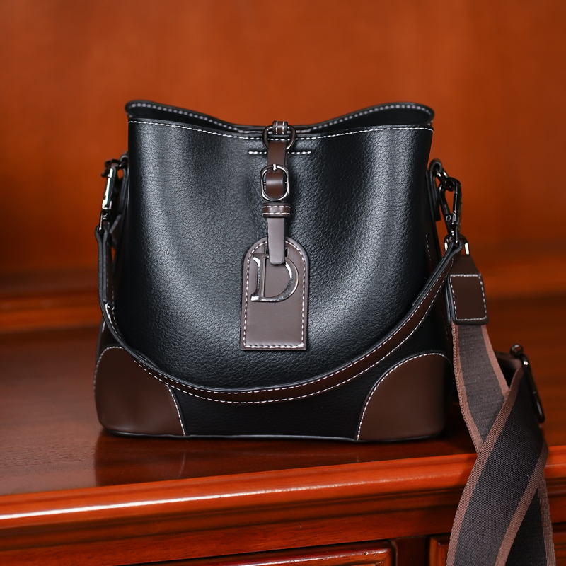 Плащане при доставка  |  Нова стилна casual чанта през рамо